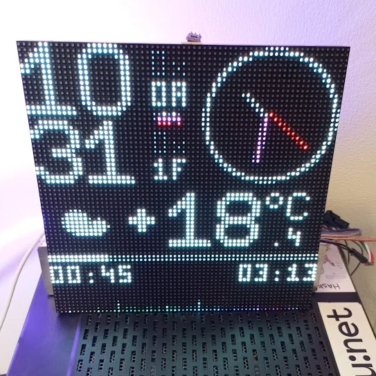 Демонстрация LED-панели: показывает время, погоду, спектр аудио и статус проигрывания